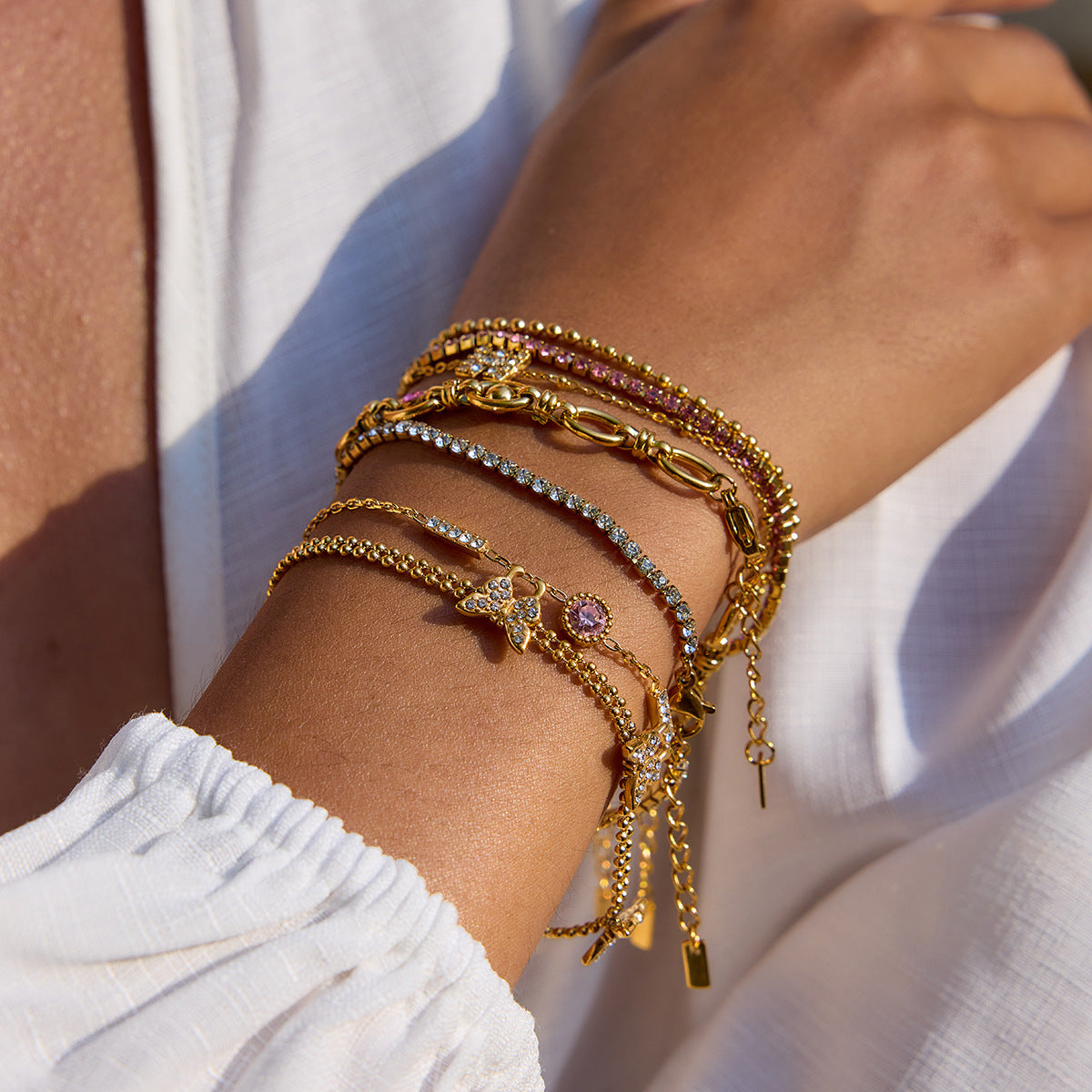 Damen Armband mit funkelnden Zirkonia-Details und hypoallergener Edelstahlverarbeitung Shop Nory