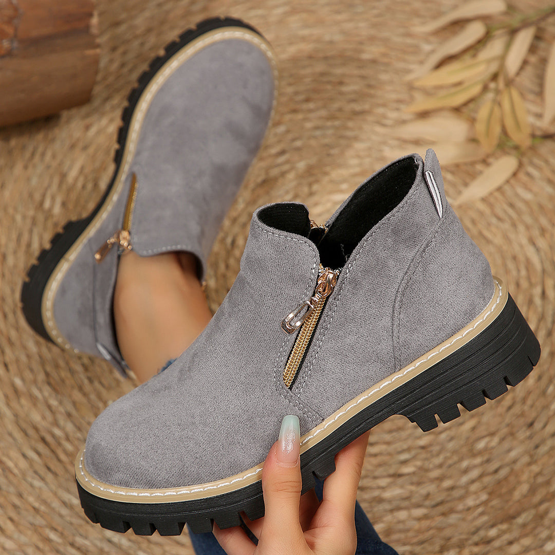 Damen Kurzschaft-Stiefelette aus Veloursoptik mit robust profilierter Sohle und seitlichem Reißverschluss Shop Nory