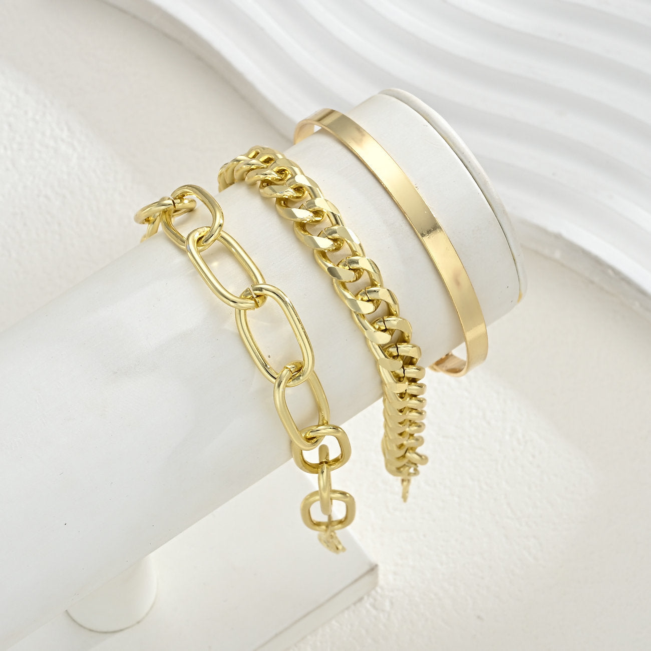Damen vielseitiges Armreif-Set mit modernen Kettenstrukturen Shop Nory