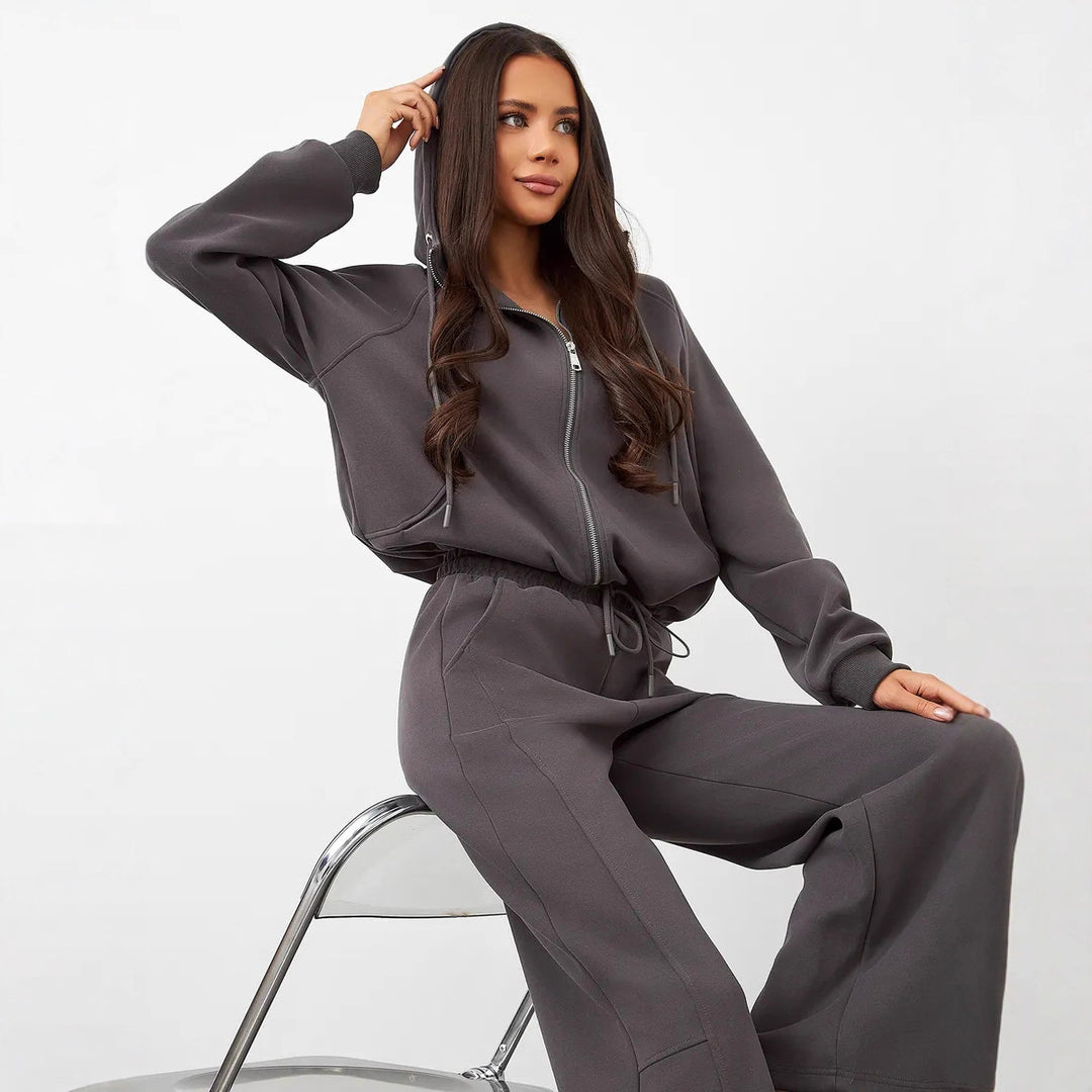 Damen Oversize-Zip-Hoodie mit Kängurutasche und hochgeschnittener Sweathose mit weiter Beinführung Set Shop Nory