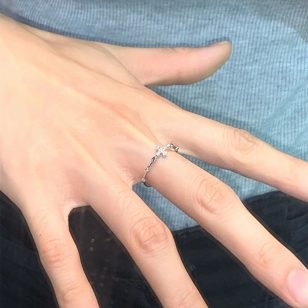 Damen zierlicher Ring mit Kreuzmotiv und funkelnden Zirkonia Shop Nory