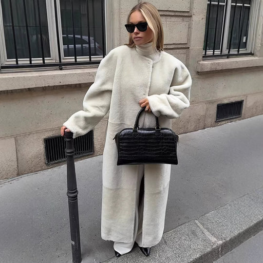 Damen Maxilanger Oversize-Teddymantel mit minimalistischem Stehkragen und verdeckter Druckknopfleiste Shop Nory