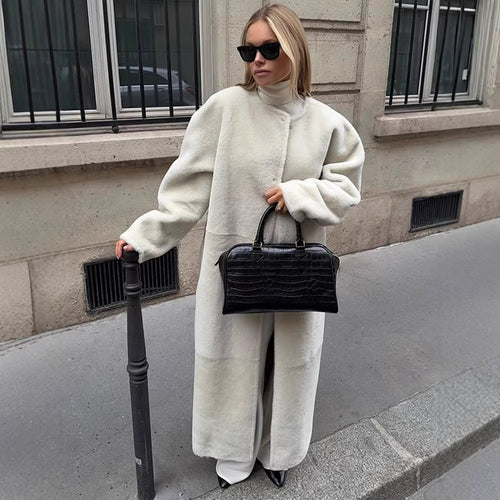 Damen Maxilanger Oversize-Teddymantel mit minimalistischem Stehkragen und verdeckter Druckknopfleiste Shop Nory