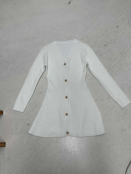 Damen nan tailliertes Strickkleid-Cardigan mit V-Ausschnitt und dekorativen Zierknöpfen Shop Nory