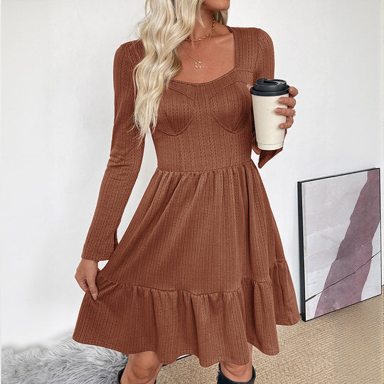 Damen Rippstrick-Midikleid mit Korsagen-Nähten, quadratischem Ausschnitt und Stufenrock Shop Nory