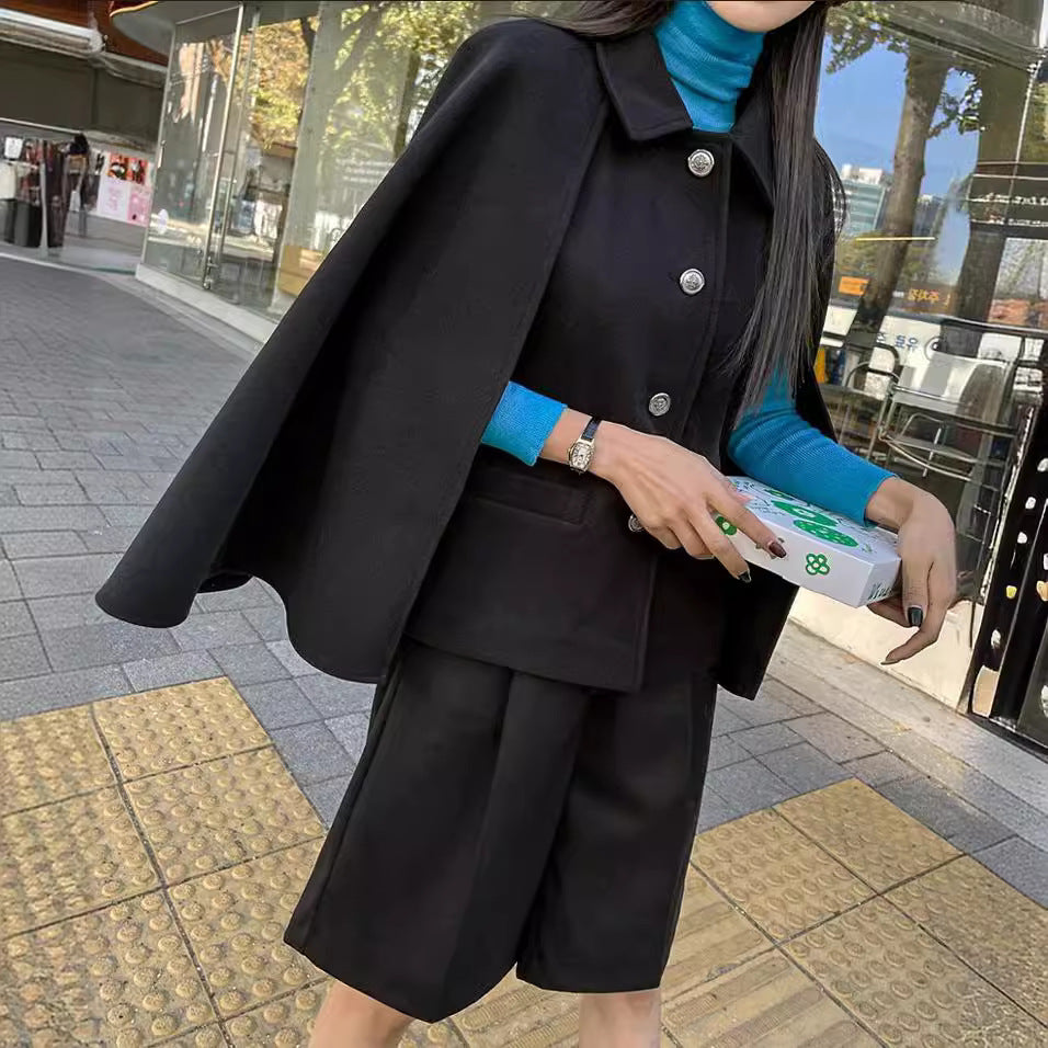 Damen Kurzer Wollmix-Cape-Mantel mit Hemdkragen und aufgesetzten Taschen Shop Nory