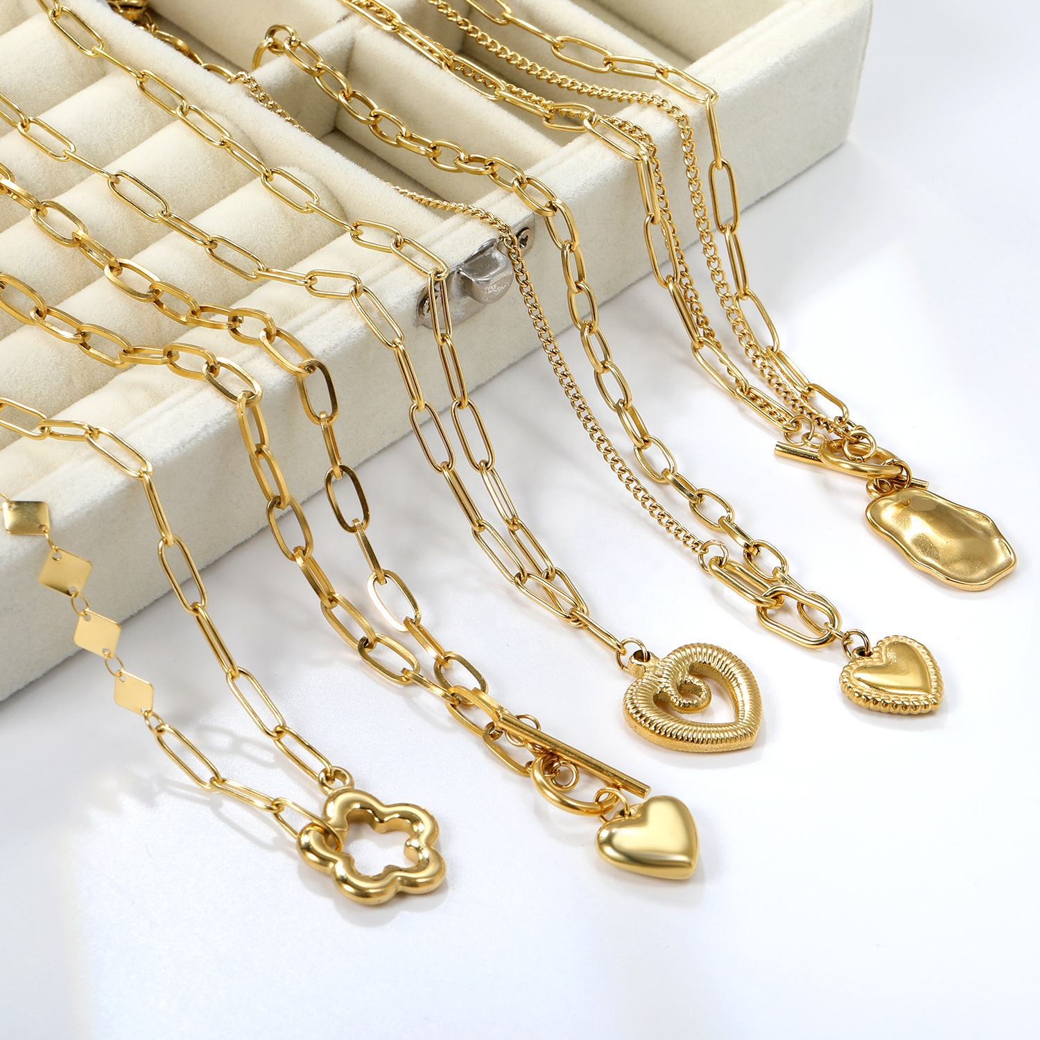 Damen Halskette mit herzförmigem Anhänger aus Edelstahl und modischem Kettendesign Shop Nory