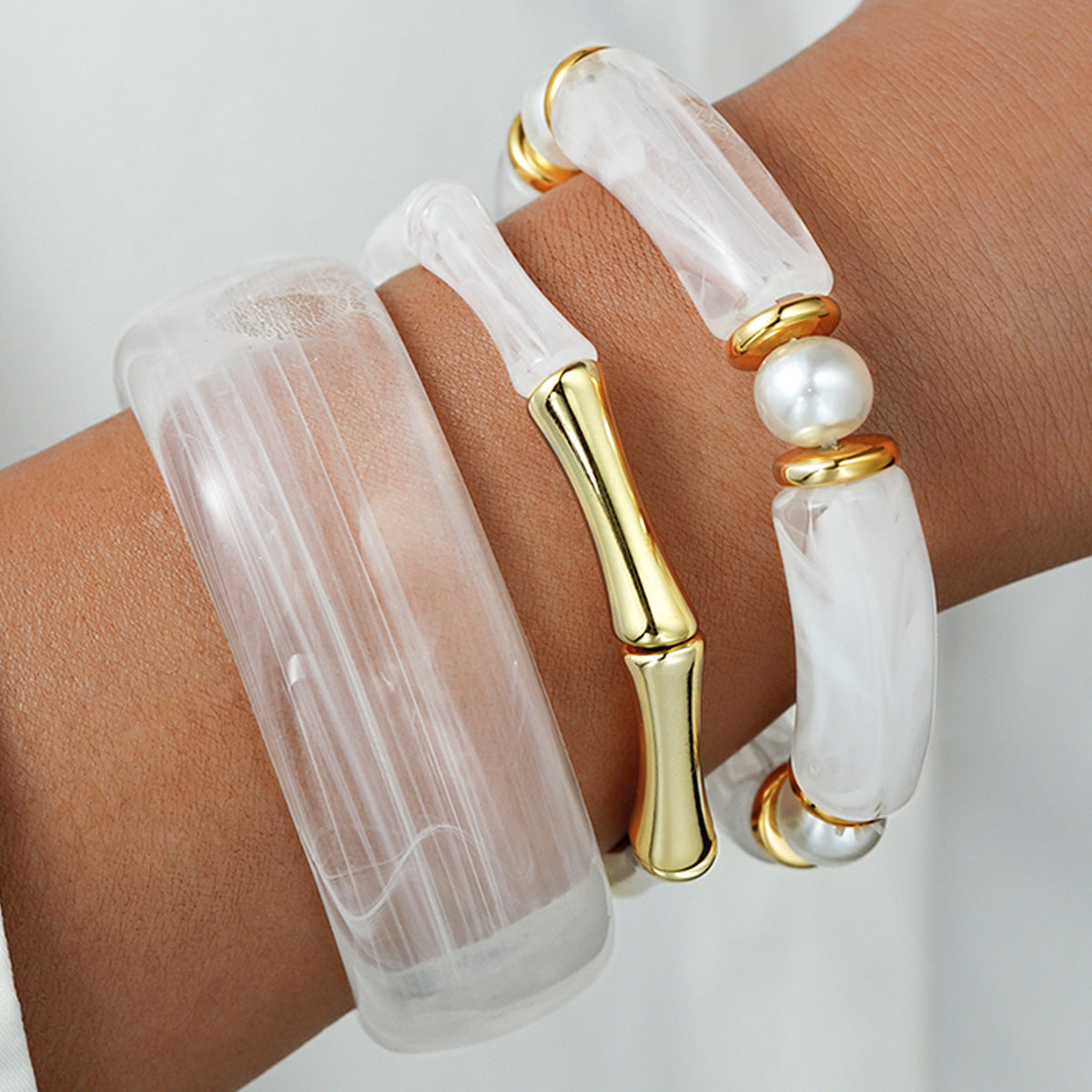 Damenarmreif mit geschwungenem Design und glänzender Oberfläche Shop Nory
