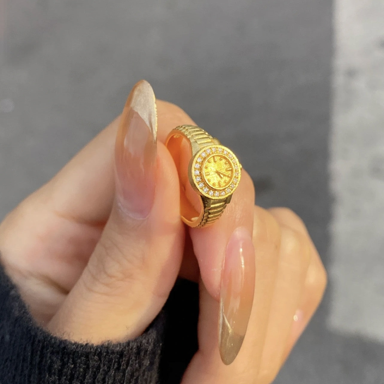 Damen eleganter und filigraner Ring mit Zifferblatt Shop Nory
