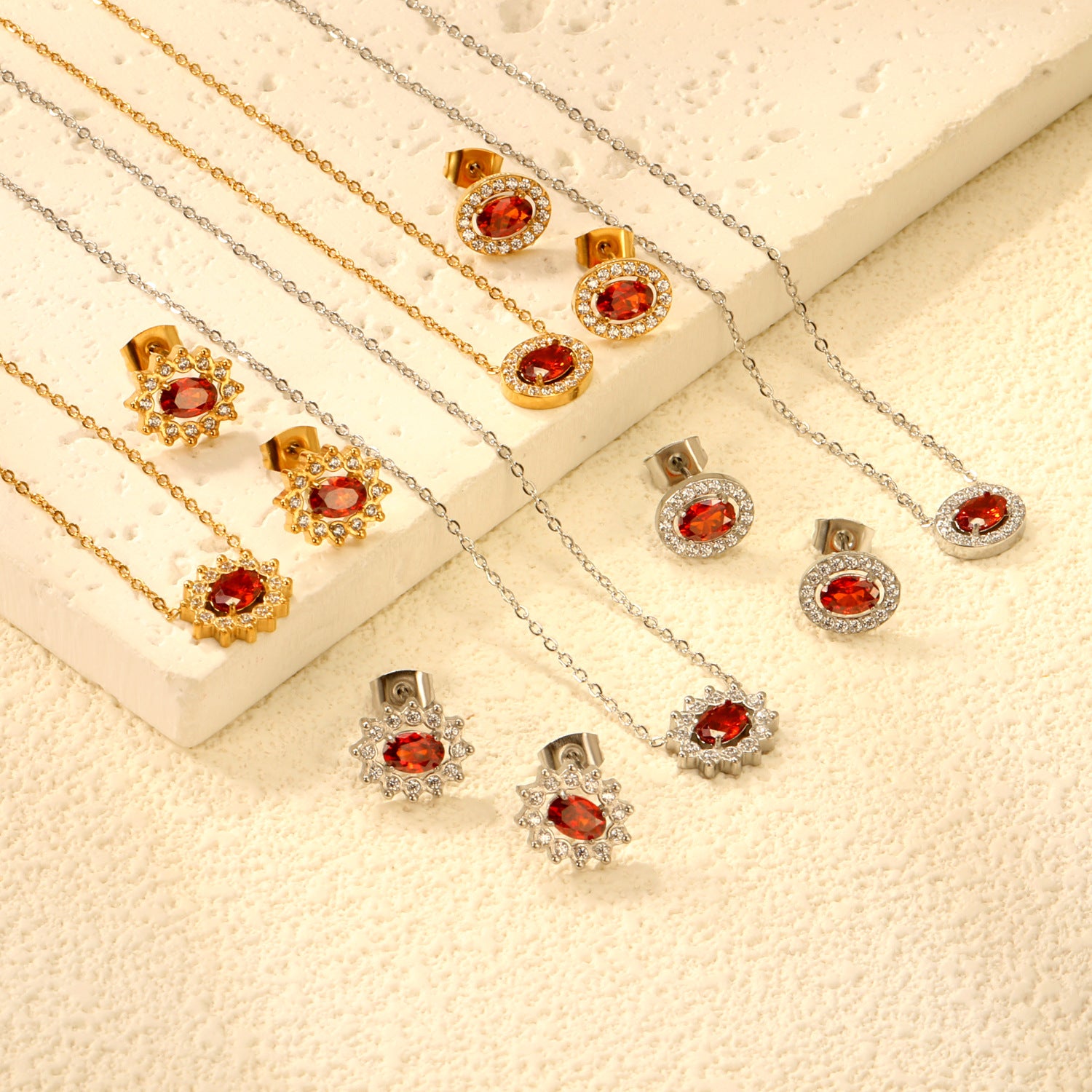 Damen Schmuckset mit funkelnden Zirkonia und eleganter, goldplattierter Verarbeitung Shop Nory