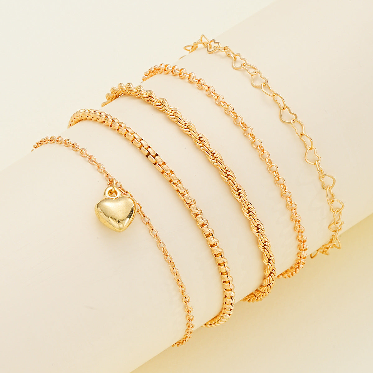 Damen Armband-Set mit filigranen goldfarbenen Ketten und Herzanhänger Shop Nory