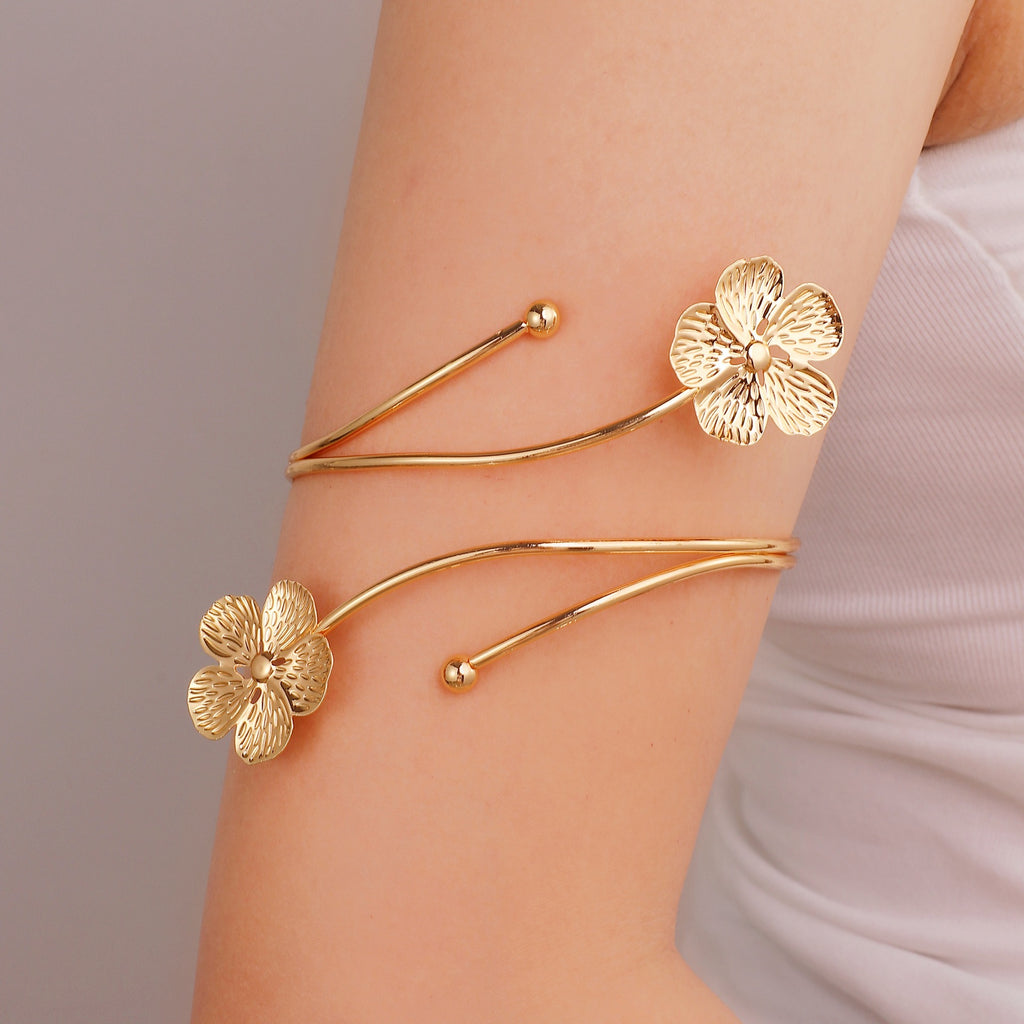 Damen Offener Armreif mit floralen Akzenten Shop Nory