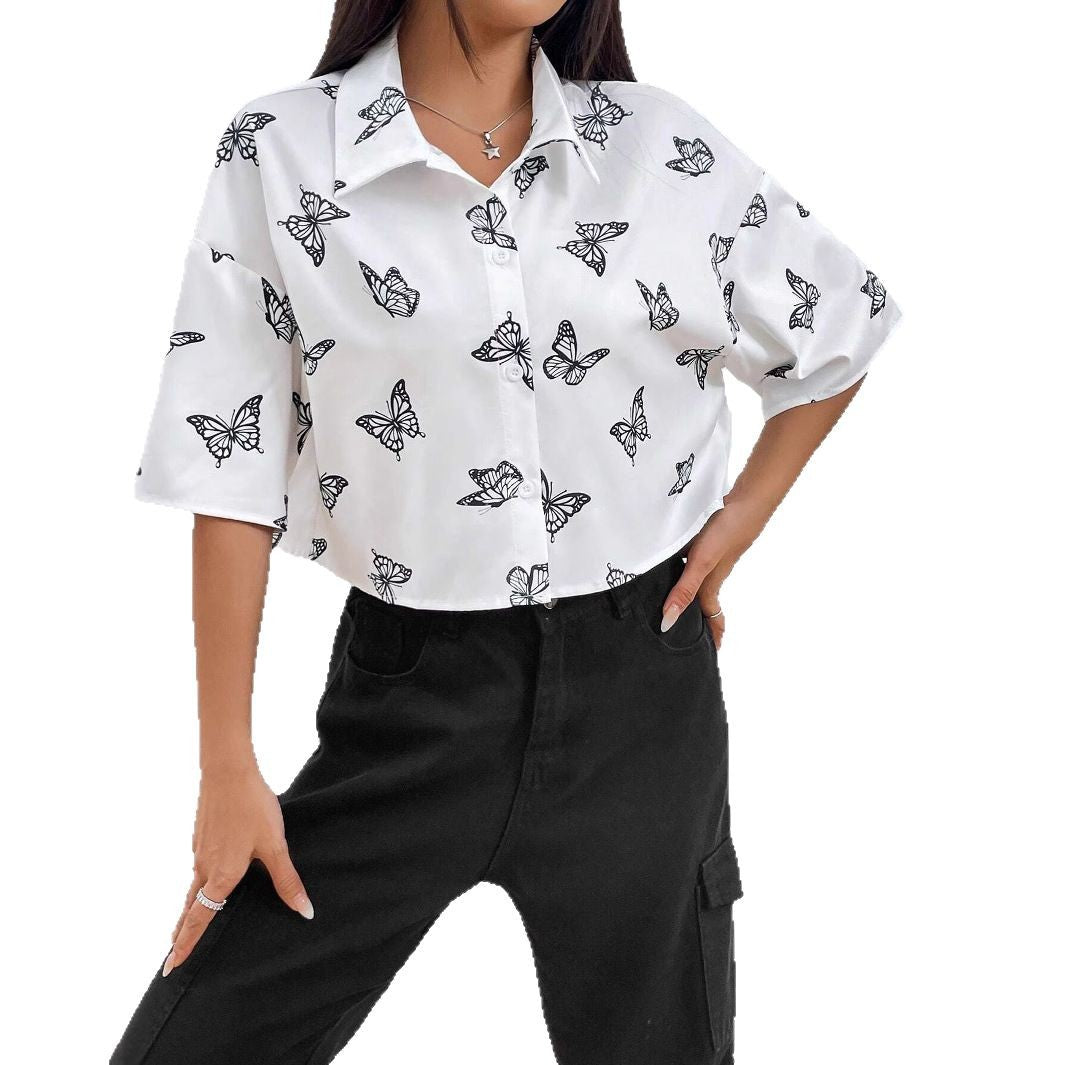Damen Kurzgeschnittene Boxy-Hemdbluse mit Schmetterlingsprint Shop Nory
