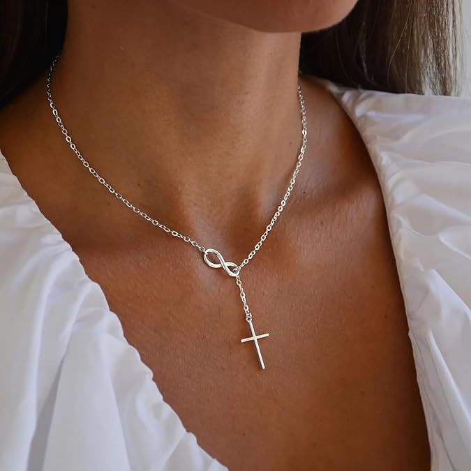 Damen Halskette mit modernem Kreuzanhänger und eleganter Gliederkette Shop Nory