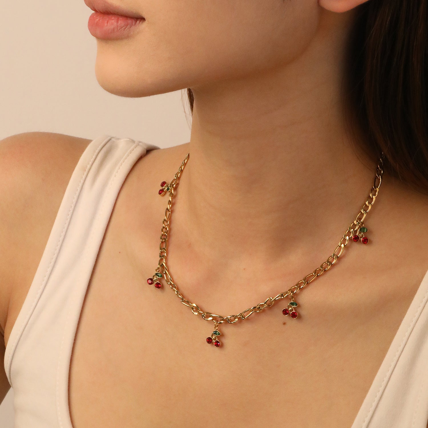 Damen Armband mit charmanten Kirsch-Anhängern und eleganter Gliederkette Shop Nory