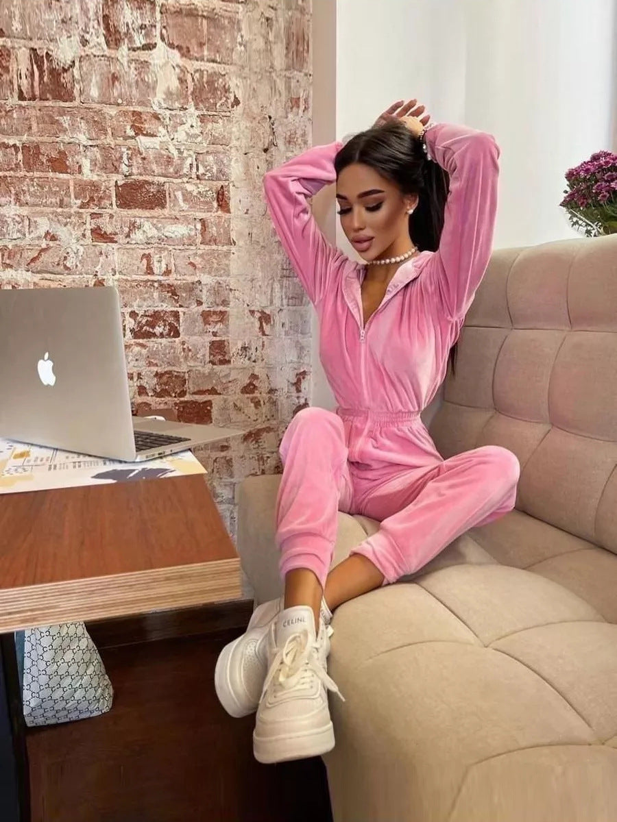 Damen Velours Jumpsuit mit Kapuze, Reißverschluss und tailliertem Gummibund Shop Nory