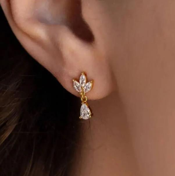 Damen Ohrringe mit funkelndem Kristall-Design und eleganter Tropfenform Shop Nory
