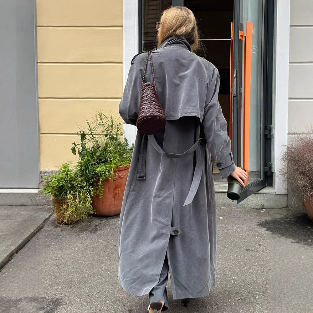 Damen Maxilanger Oversize-Trenchcoat aus softem Velours mit Schulterpatten und doppelreihiger Knopfleiste Shop Nory