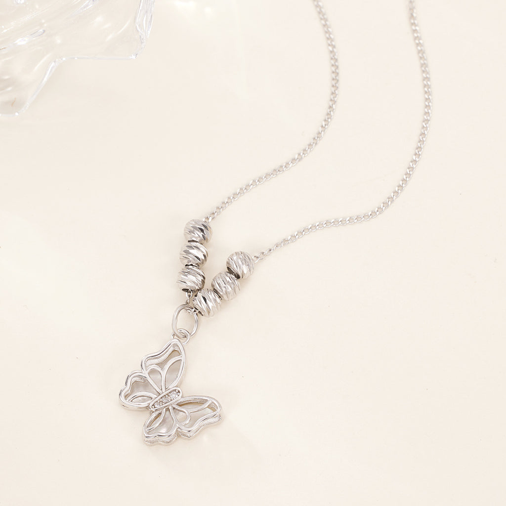 Damen Halskette mit filigranem Schmetterlingsanhänger und eleganten Perlenakzenten Shop Nory
