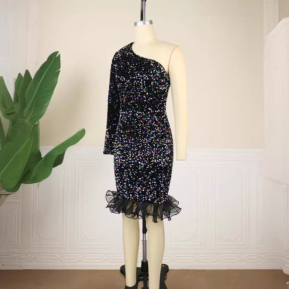 Damen Glamouröser Abendkleid mit funkelnden Pailletten und Rüschenabschluss