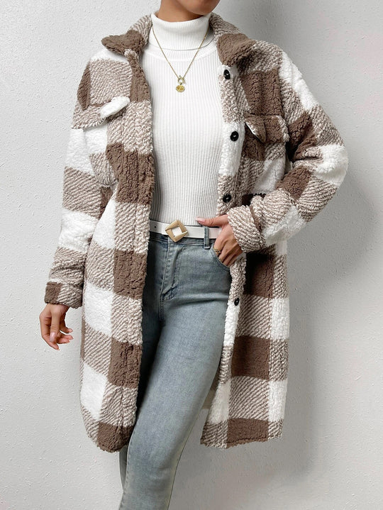 Damen nan langer Teddy-Karo-Mantel mit Hemdkragen, aufgesetzten Brusttaschen und Knopfleiste Shop Nory