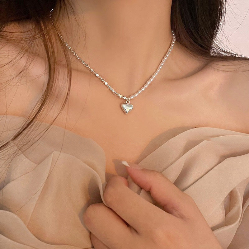 Damen Kette mit elegantem Herzanhänger und perlenschimmernden Akzenten Shop Nory