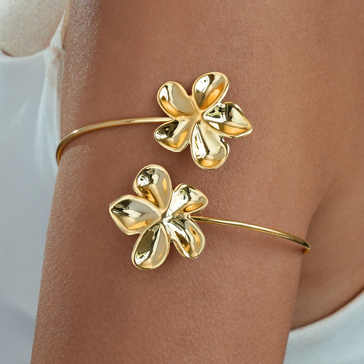 Damen Armreif mit floralem Design Shop Nory