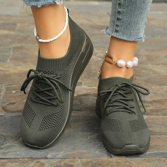 Damen Strick-Sneaker mit Keilsohle, sockenähnlichem Schaft und Metallic-Fersenakzent Shop Nory