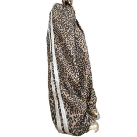 Damen weite Leoparden-Trackpants mit elastischem Bund und seitlichen Kontraststreifen Shop Nory