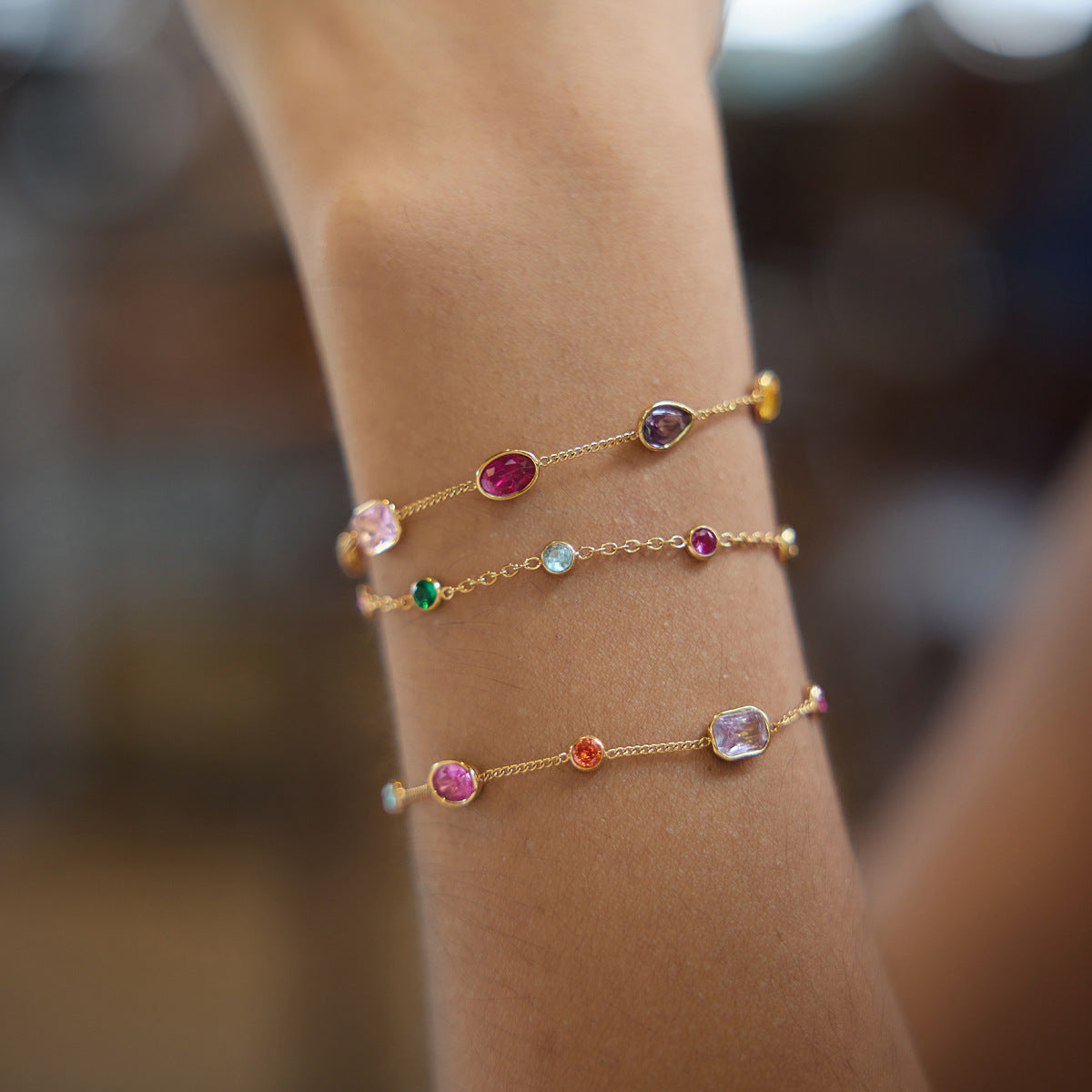 Damen Armband mit bunten Edelsteinen und hypoallergener Edelstahlverarbeitung Shop Nory