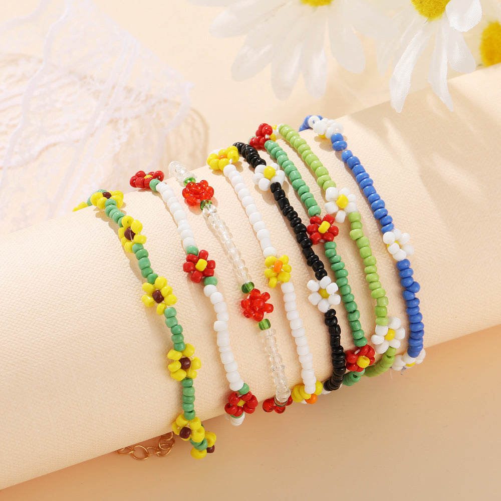 Damen modisches und verspieltes Perlenarmband mit floralem Akzent Shop Nory