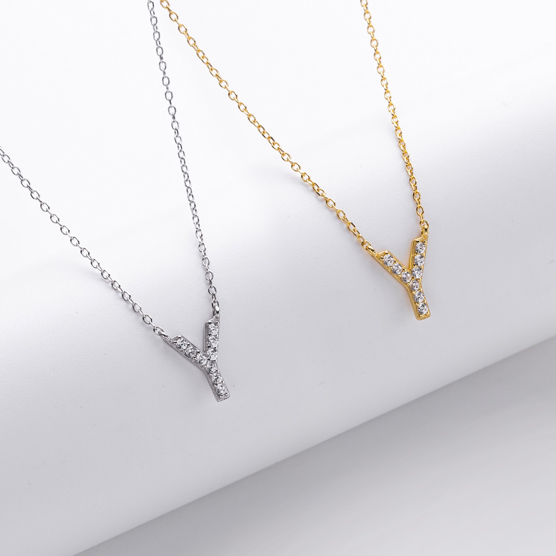 Damen Halskette mit Z-Anhänger und funkelnden Zirkonia Shop Nory
