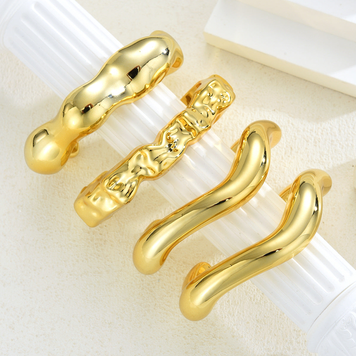 Damen Armreif-Set mit einzigartigen geschwungenen Designvariationen Shop Nory