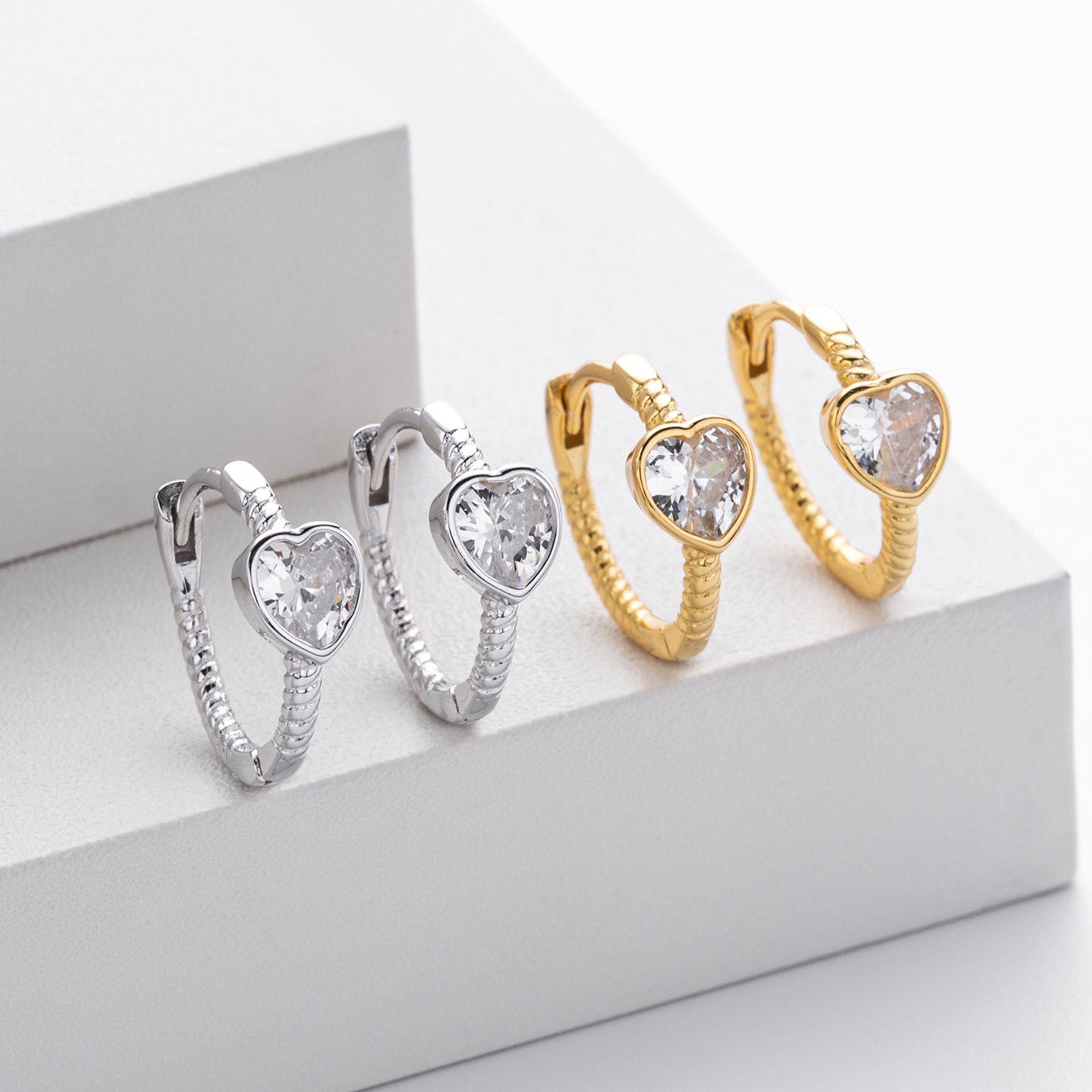 Damen Creolen mit herzförmigen Zirkon-Anhängern aus 925 Sterling Silber Shop Nory