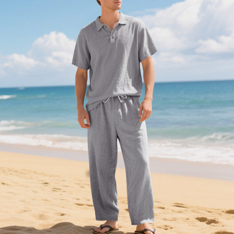 Herren nan luftiges Leinen-Ensemble mit Polokragen und regulierbarer Bundhose