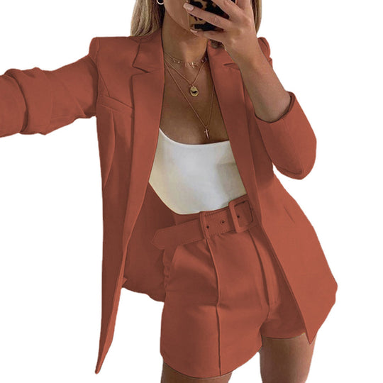 Damen Zweiteiliges maßgeschneidertes Blazer‑Set mit hochtaillierten Shorts und Gürtel Shop Nory