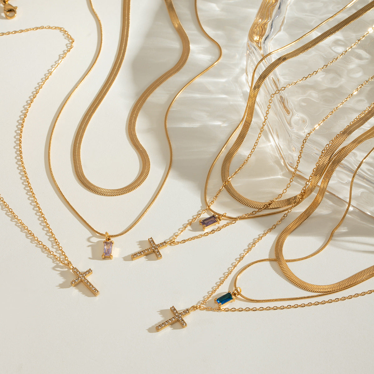 Damen Mehrlagige Halskette mit feinen goldenen Talismans und hypoallergenen Eigenschaften Shop Nory