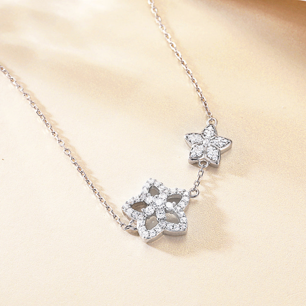 Damen Halskette mit floralen Anhängern und funkelnden Zirkonia Shop Nory