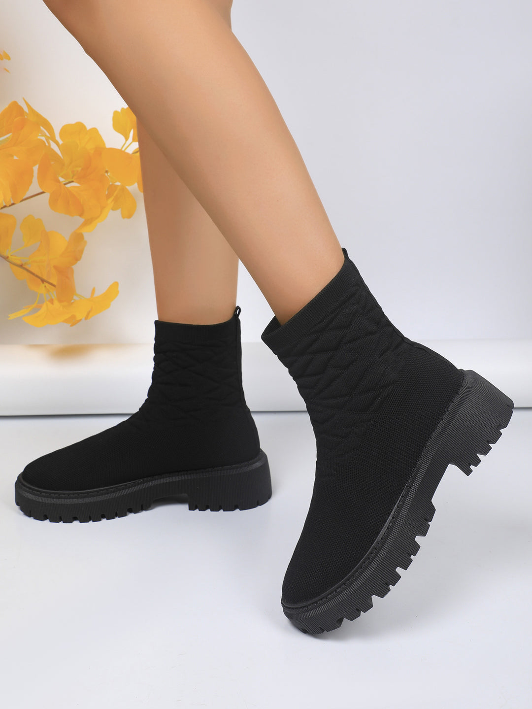 Damen Strick-Sockenboots mit geometrischer Stepp-Optik und klobiger Lug-Sohle Shop Nory
