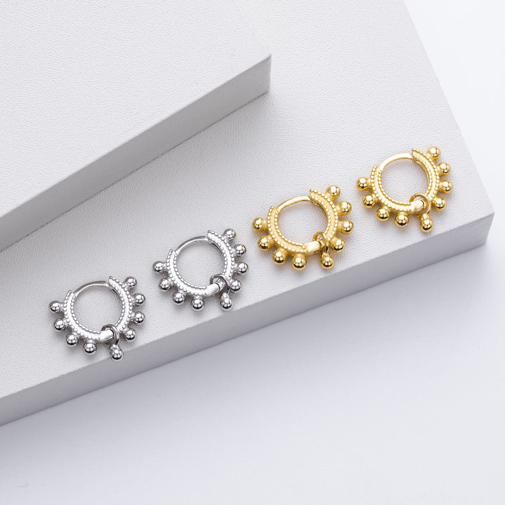 Damen Elegante Ohrstecker mit goldfarbener Oberfläche Shop Nory