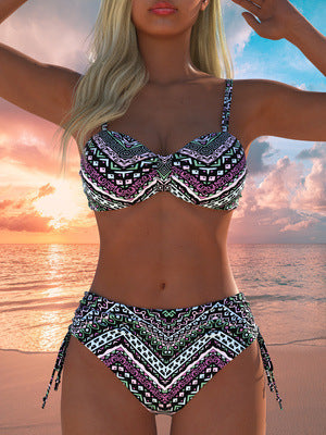 Damen Bikini-Set mit stilvollem Karomuster und goldfarbenen Akzenten