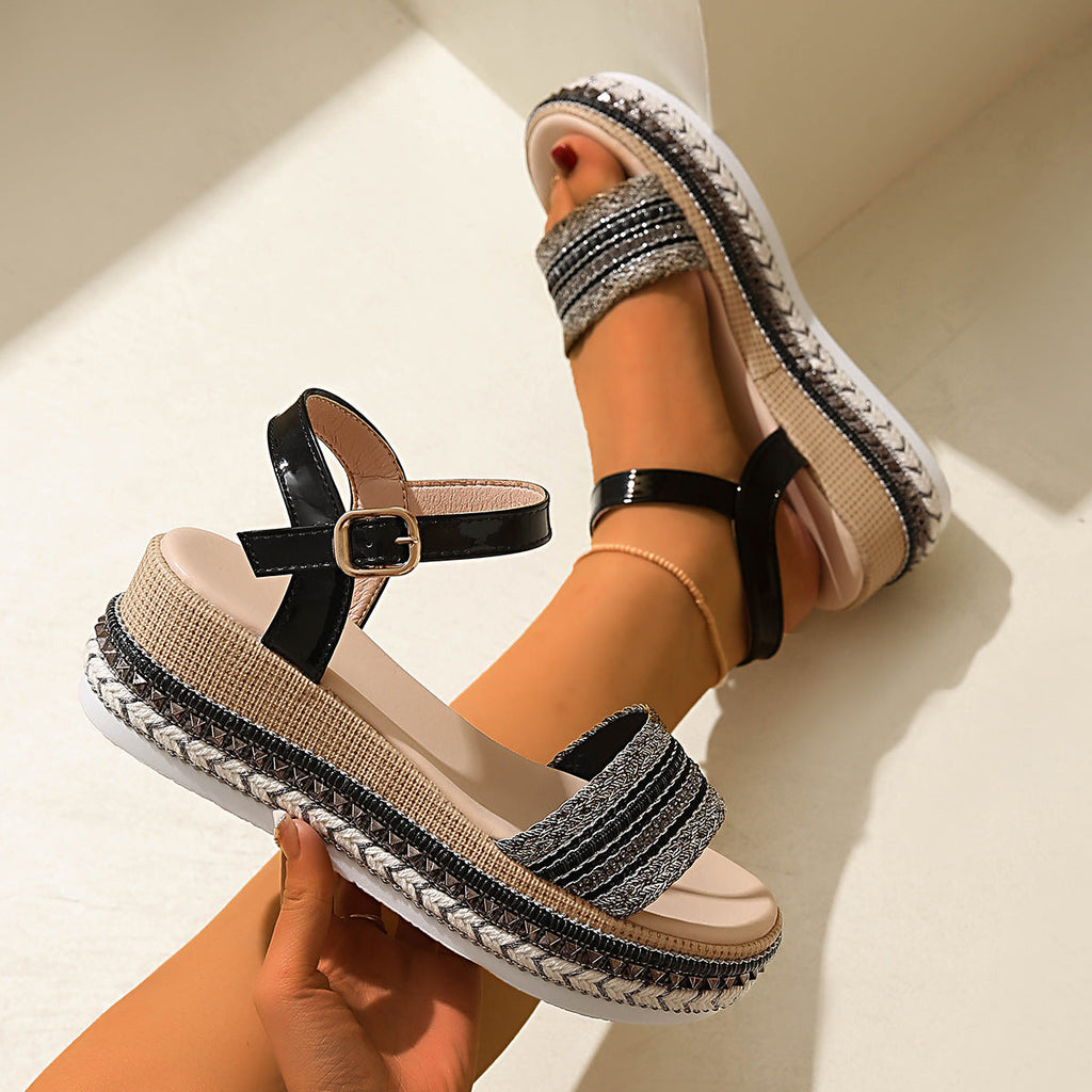 Damen Wedge-Sandaletten mit verstellbarem Riemendesign und dekorativem Akzent