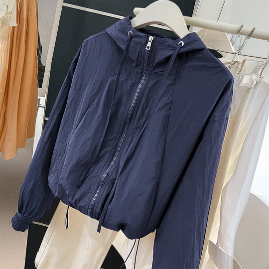 Damen nan leichtgewichtige Kapuzen-Übergangsjacke mit Tunnelzugbündchen und Ballonärmeln Shop Nory
