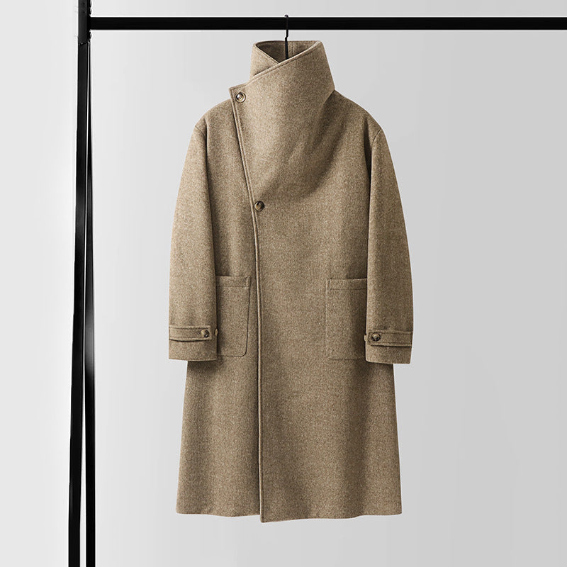Herren Maxilanger Wollmantel mit hohem Stehkragen, asymmetrischer Knopfleiste und Bindegürtel Shop Nory