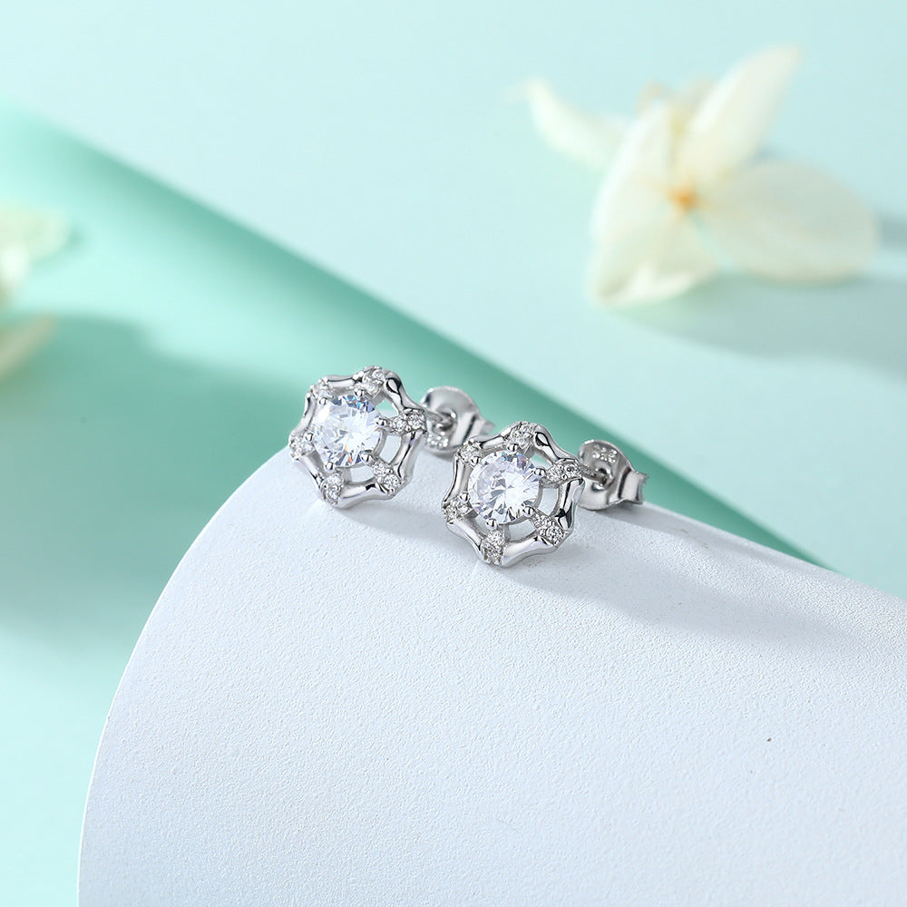 Damen Ohrringe mit einzigartigem floralem Design und funkelndem Zirkonia-Besatz Shop Nory