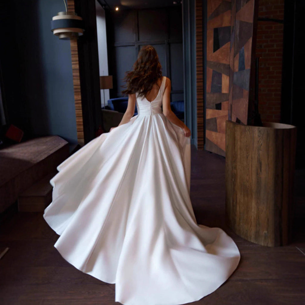 Damen elegantes Hochzeitskleid mit tiefem V-Ausschnitt und seitlichem Schlitz
