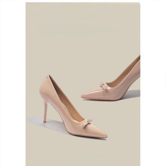 Damen Spitz zulaufende Lack‑Pumps mit hohem Stiletto‑Absatz und Kristall‑Schleifenapplikation Shop Nory