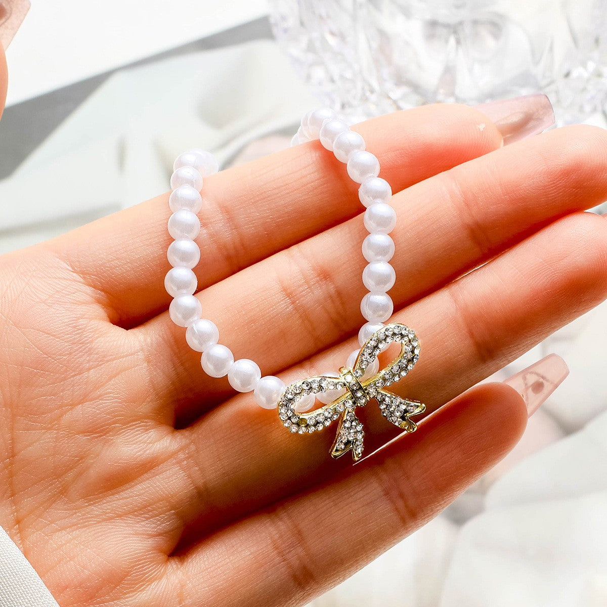 Damen Perlenhalskette mit glamourösem Schleifenanhänger Shop Nory