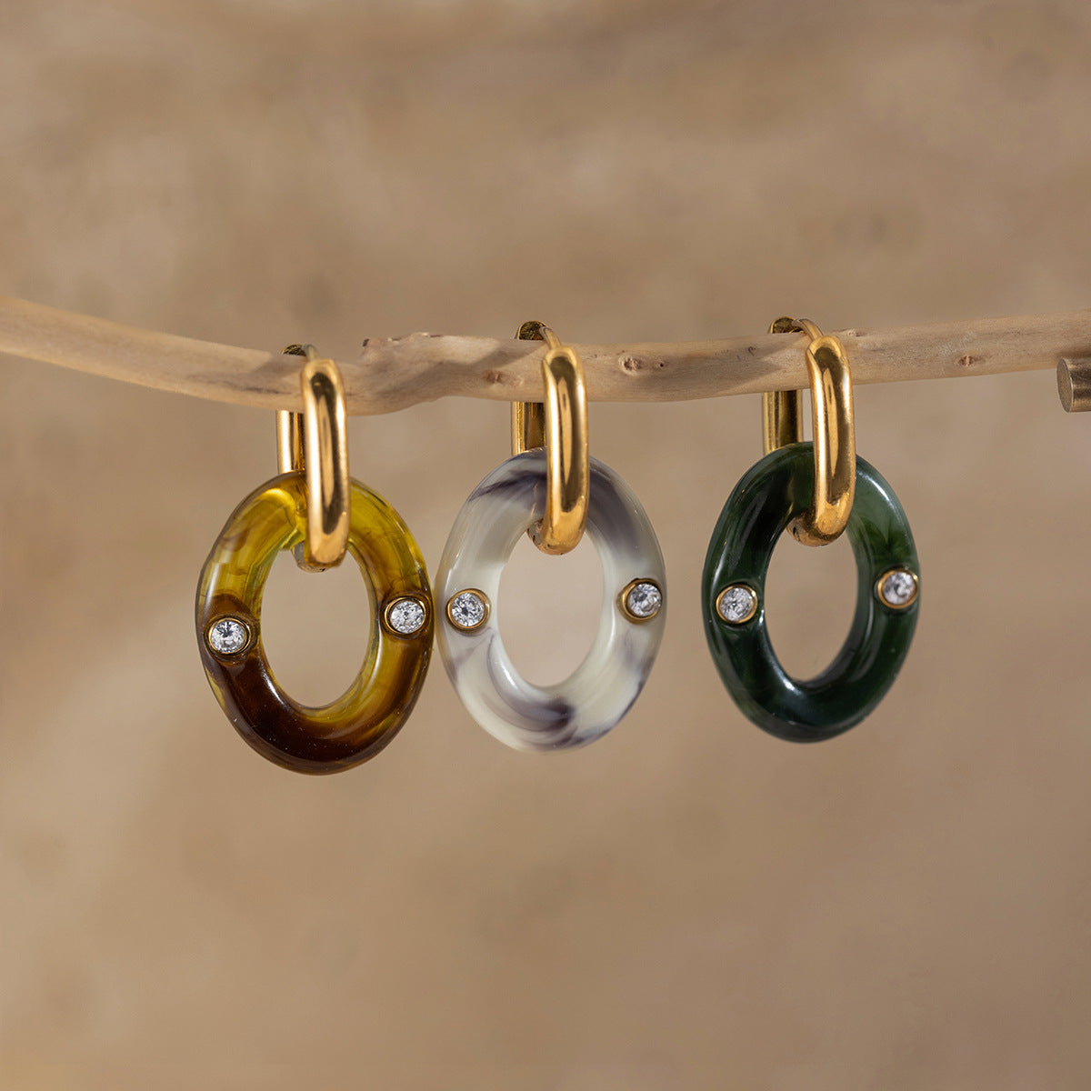 Damen Ohrhänger mit grünem Jade-Design und funkelnden Zirkonia Shop Nory