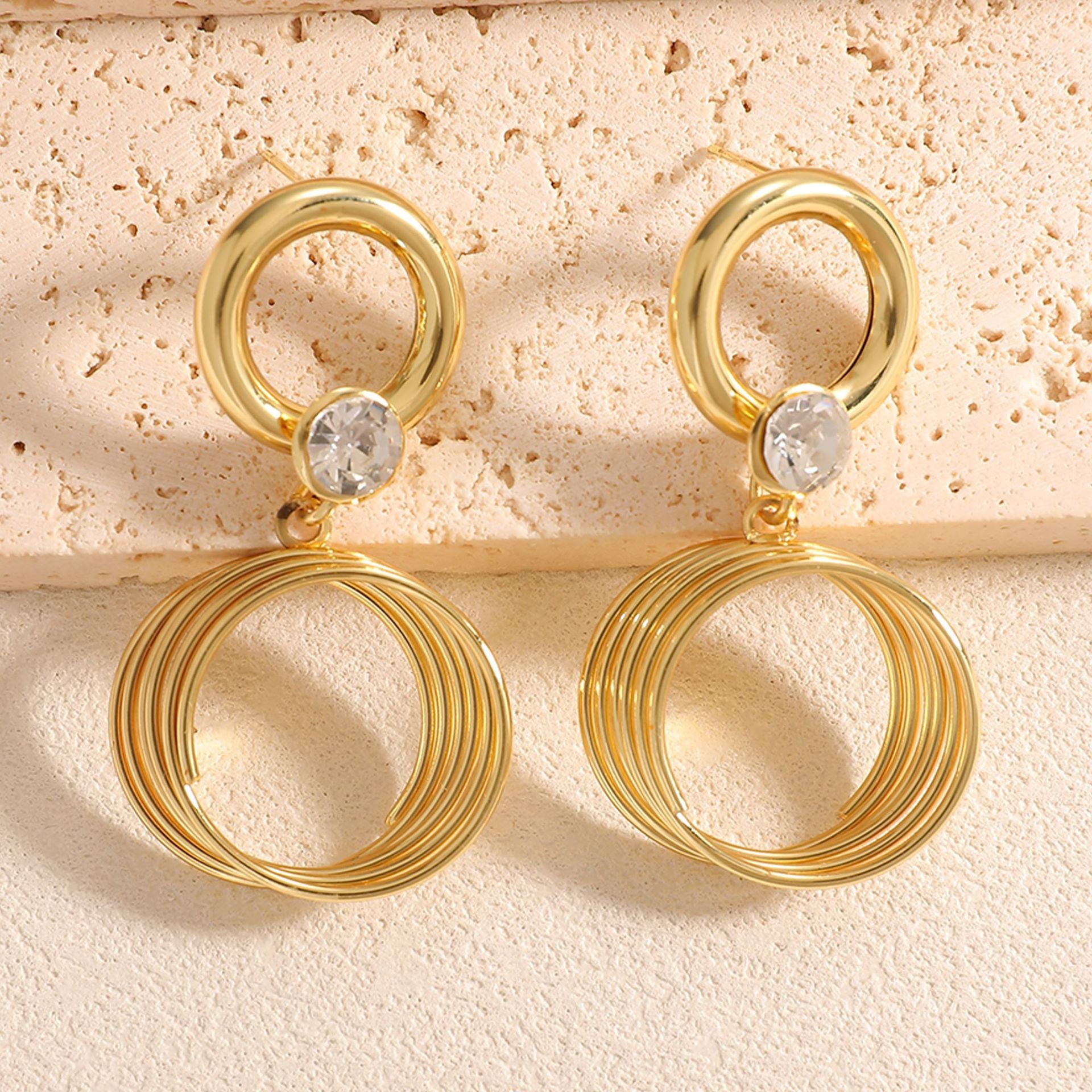 Damen Ohrringe mit elegantem spiralförmigem Design Shop Nory